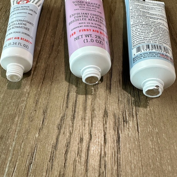 Beauty Bundle First Aid Beauty 3 Pieces and cosmetic bag NWT - Picture 6 of 8